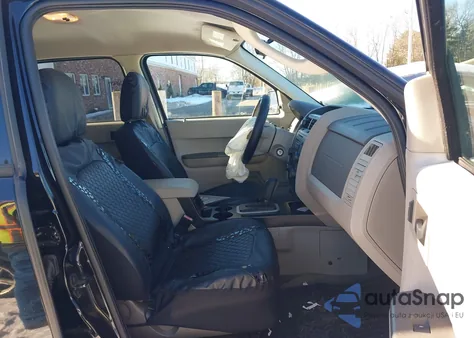 2010 Ford Escape Xls z USA, uszkodzony, nr VIN 1FMCU9C78AKC90438